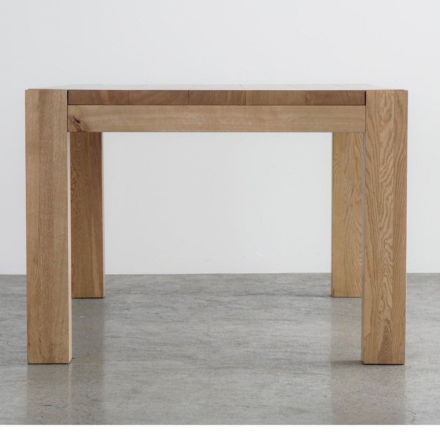 Mesnik Dining Table