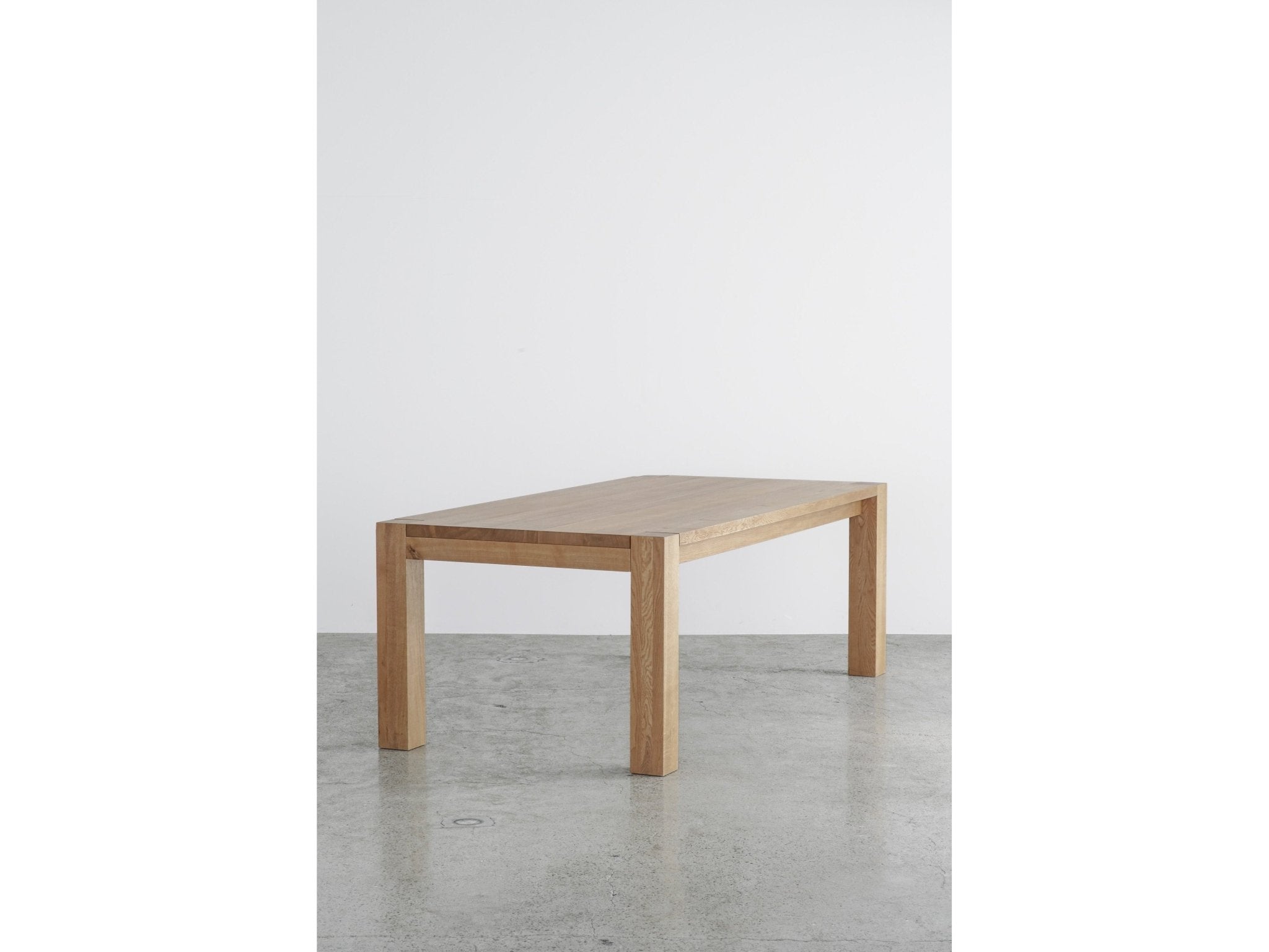 Mesnik Dining Table