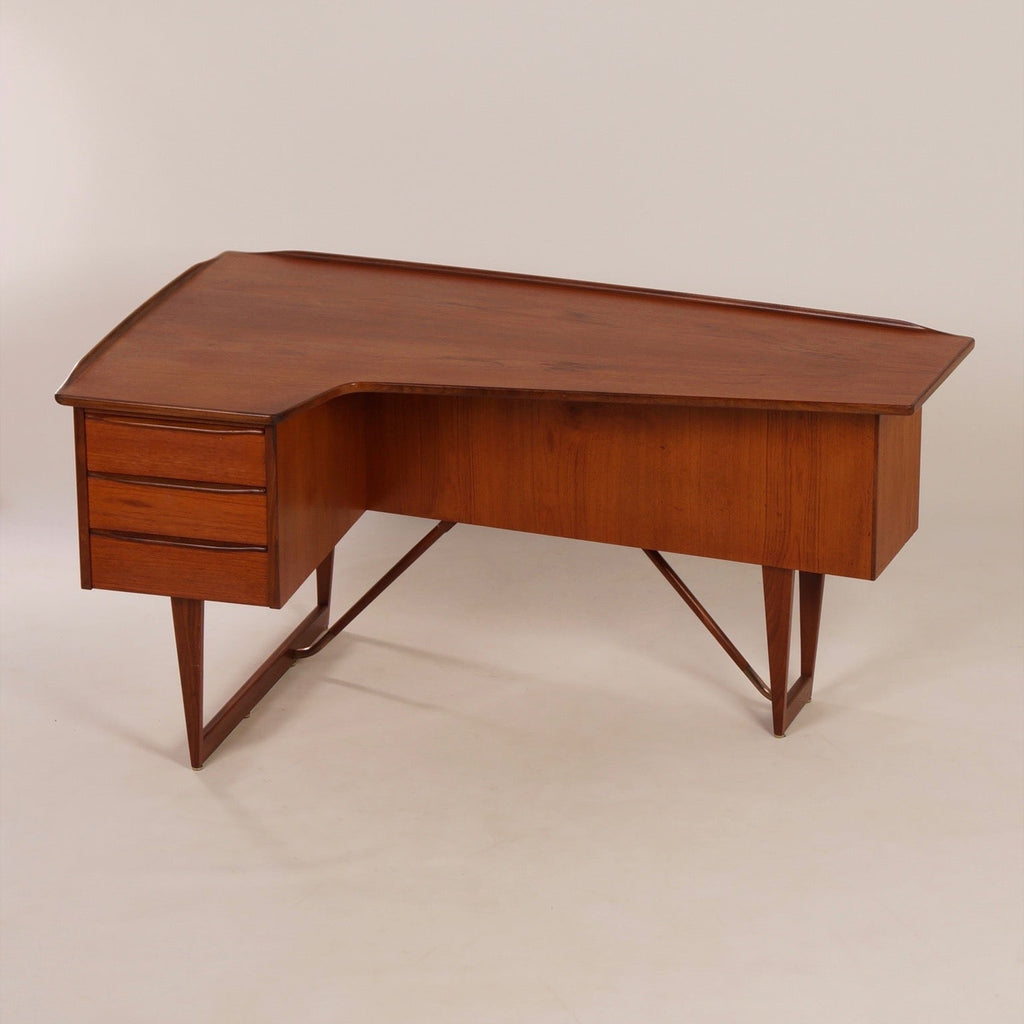 Nicolas Executive Boomerang Desk