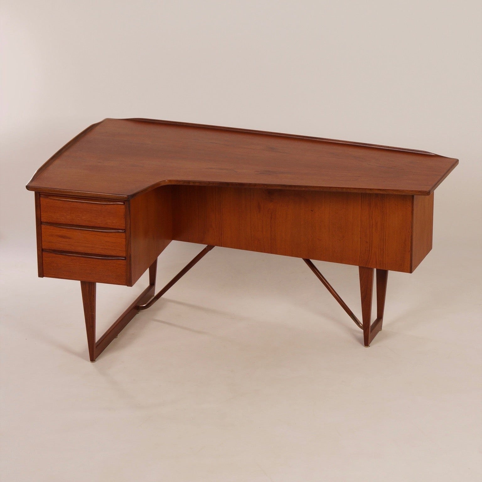 Nicolas Executive Boomerang Desk