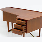 Nicolas Executive Boomerang Desk