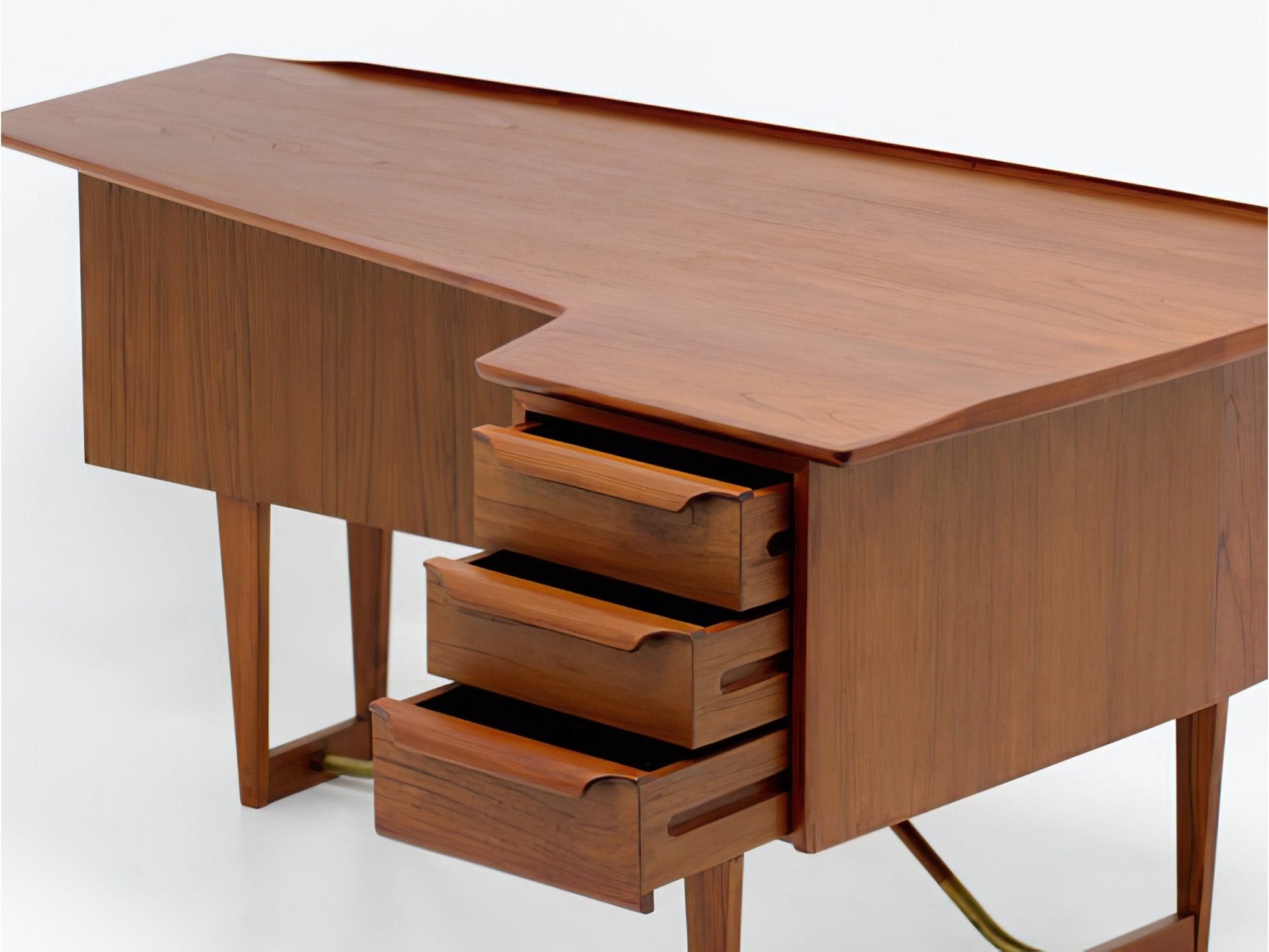 Nicolas Executive Boomerang Desk