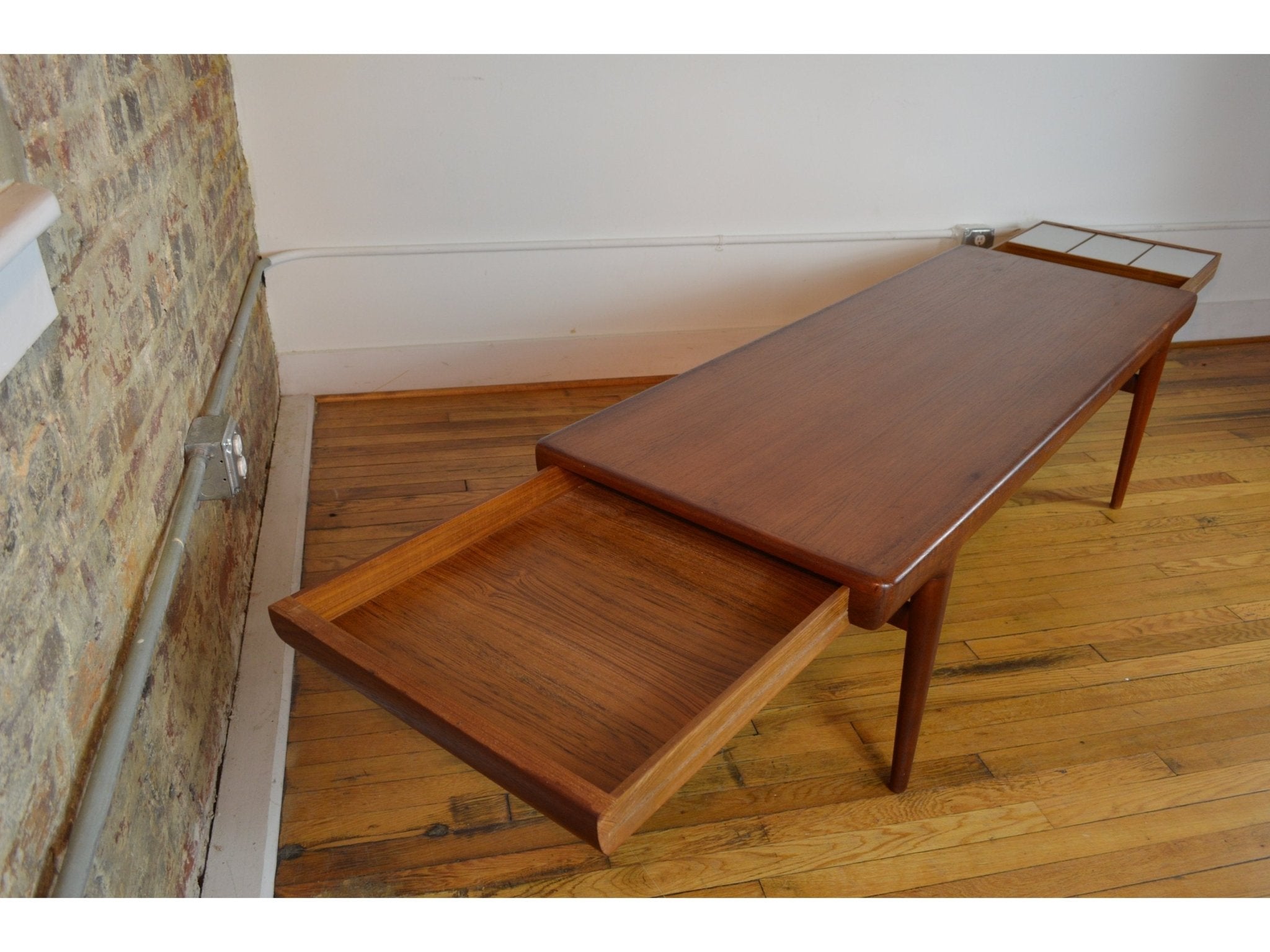 Plat Coffee Table in Teak