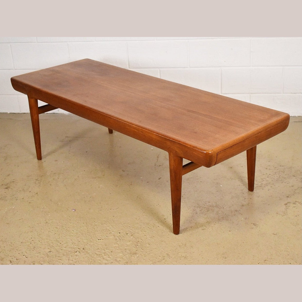 Plat Coffee Table in Teak