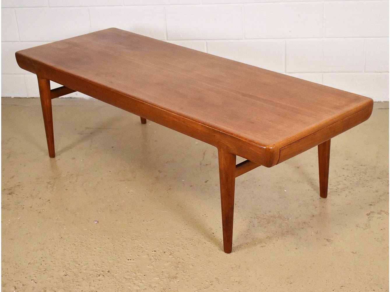 Plat Coffee Table in Teak