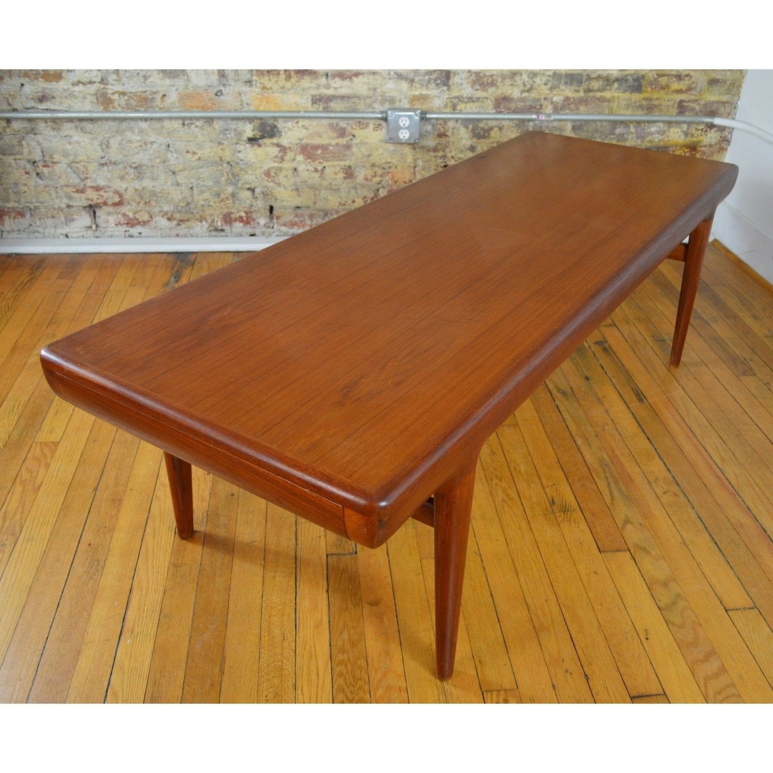 Plat Coffee Table in Teak