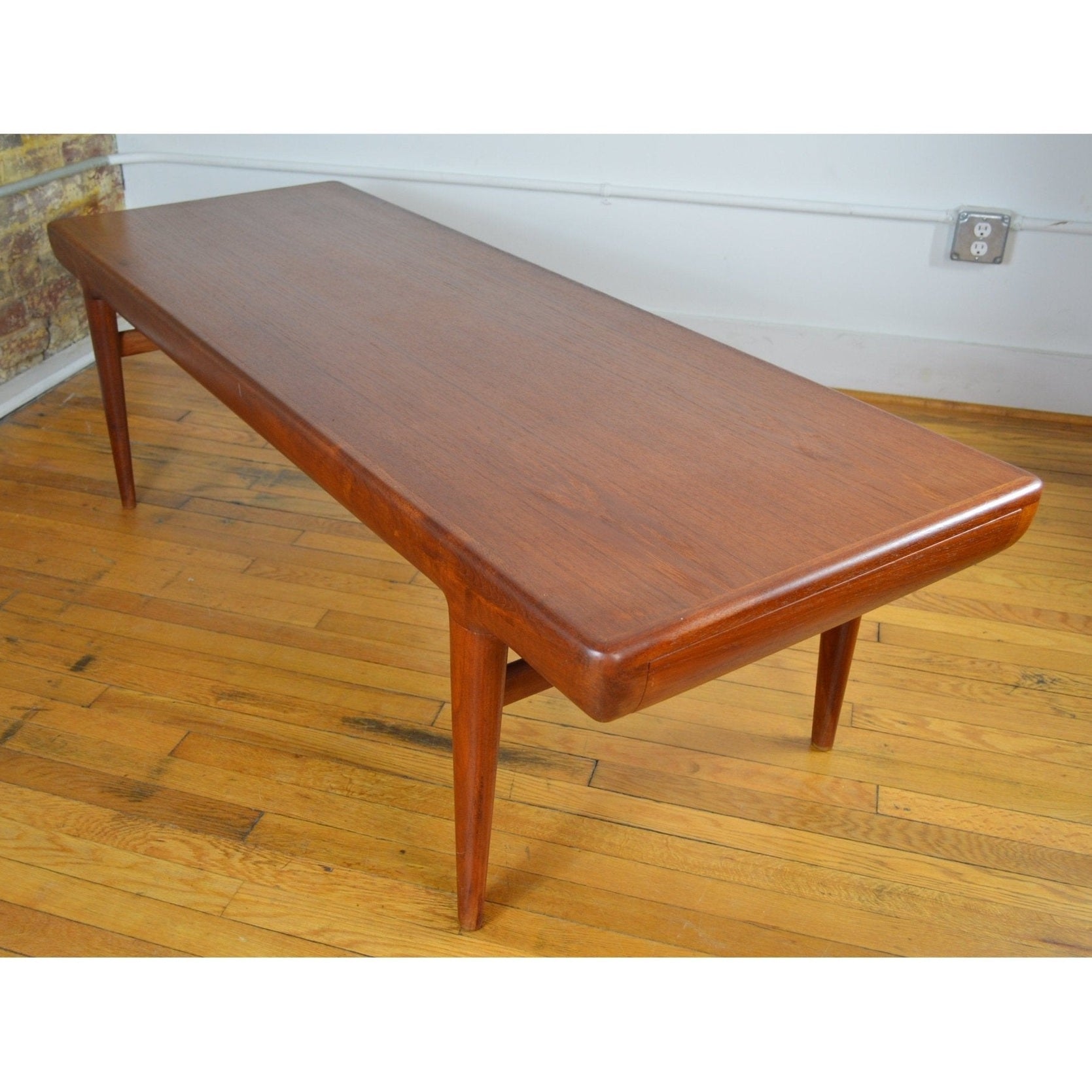 Plat Coffee Table in Teak