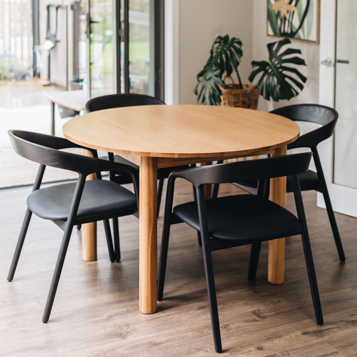 Simple round table